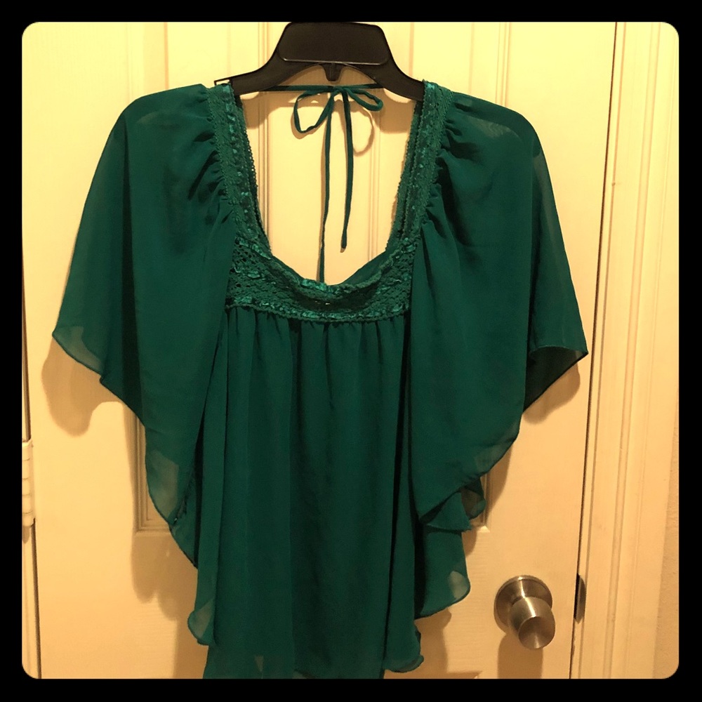 Beautiful flowy too! The green pops!! Size Large